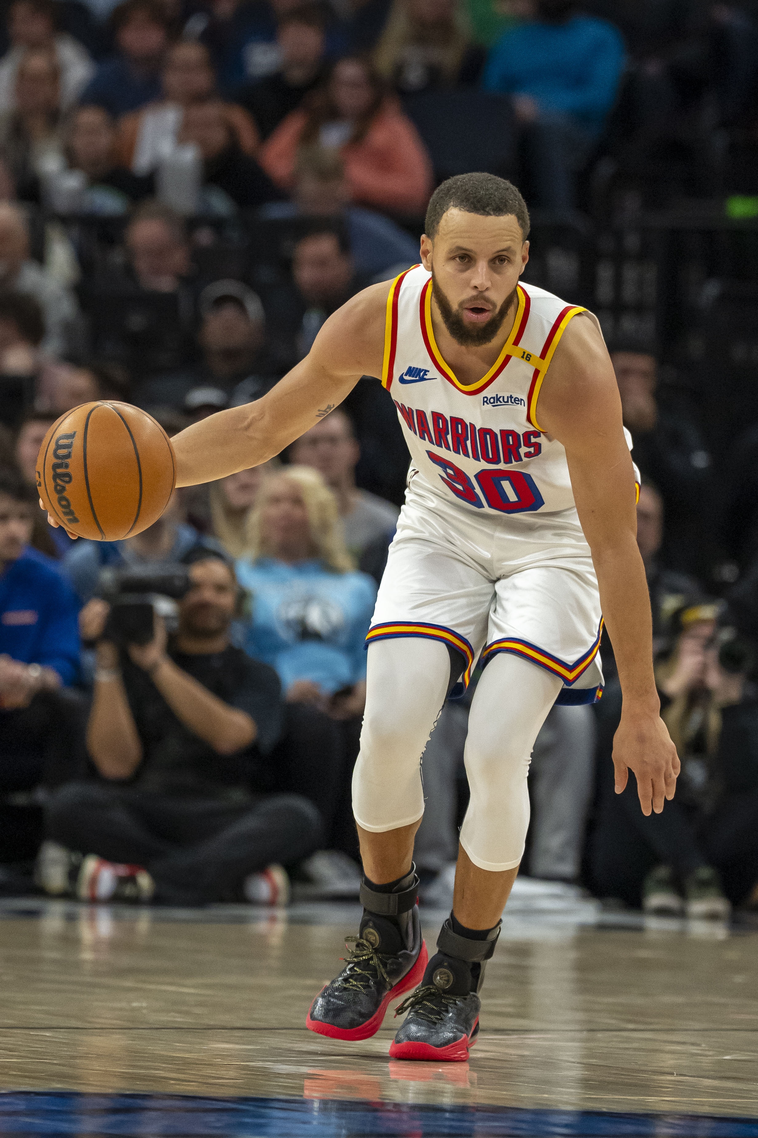 关于国际比赛日体能课后；华盛顿奇才战术微调备战NBA常规赛；更衣室稳定；高层口径保持一致的信息