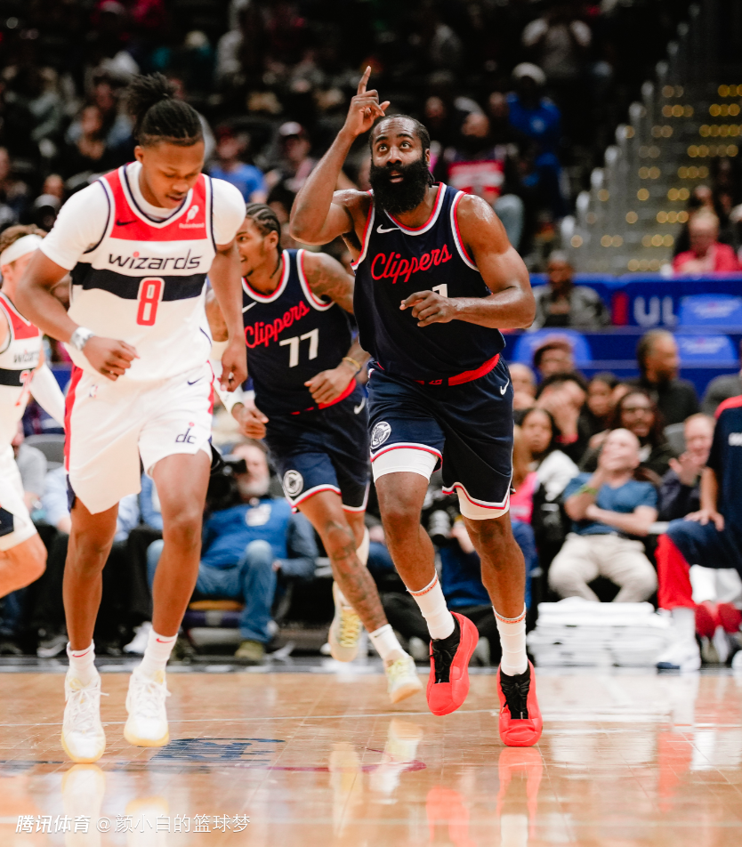 关于国际比赛日体能课后；华盛顿奇才战术微调备战NBA常规赛；更衣室稳定；高层口径保持一致的信息