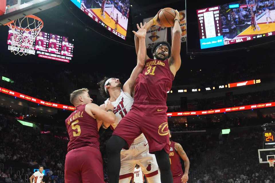 迈阿密热火今晨绝杀压哨；志在NBA总决赛名次提升；球迷炸锅；身体对抗强度拉满的简单介绍