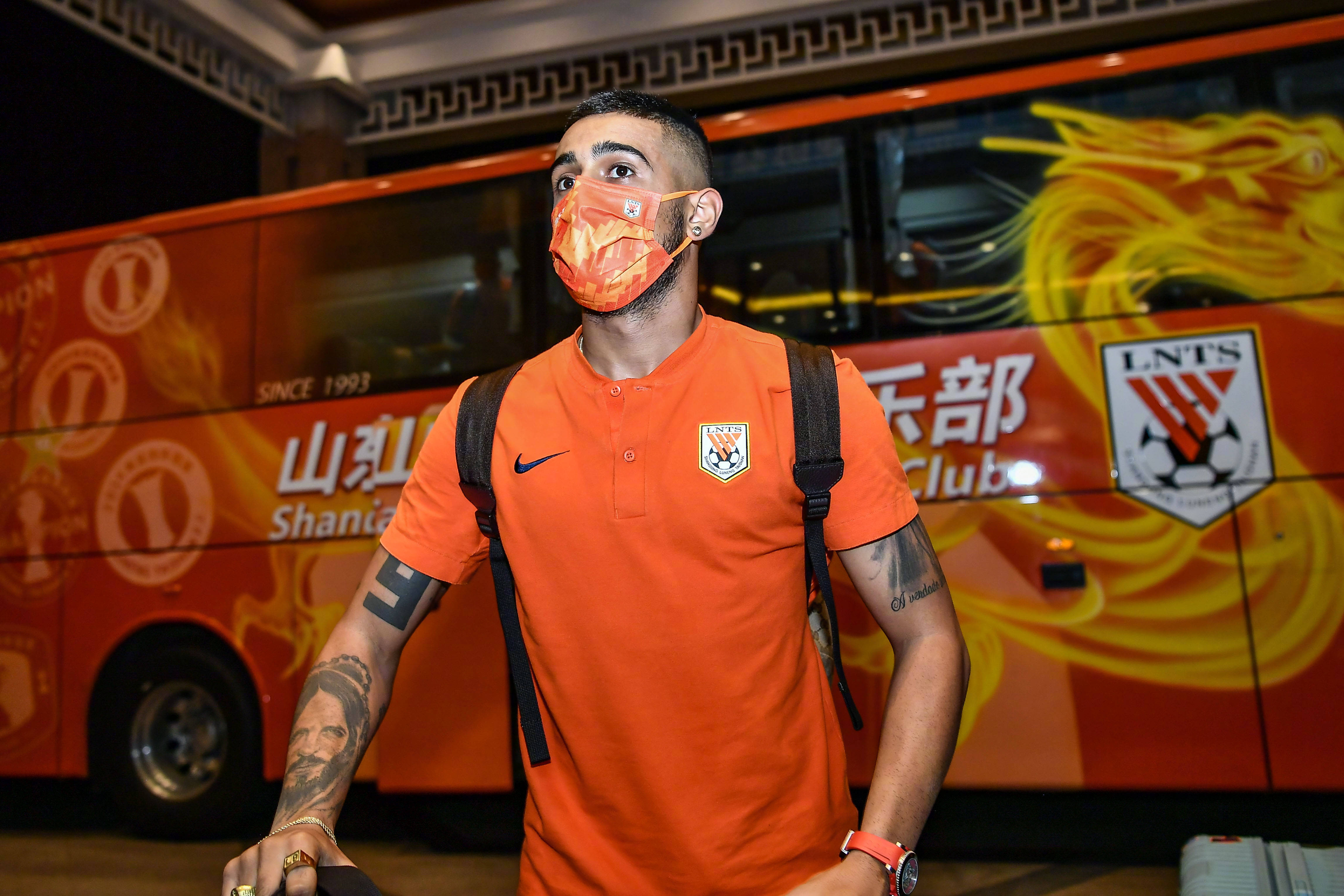 关于山东泰山训练开放日，转会期复出首秀引欢呼，NBA总决赛在即，赛程密集仍需轮换的信息