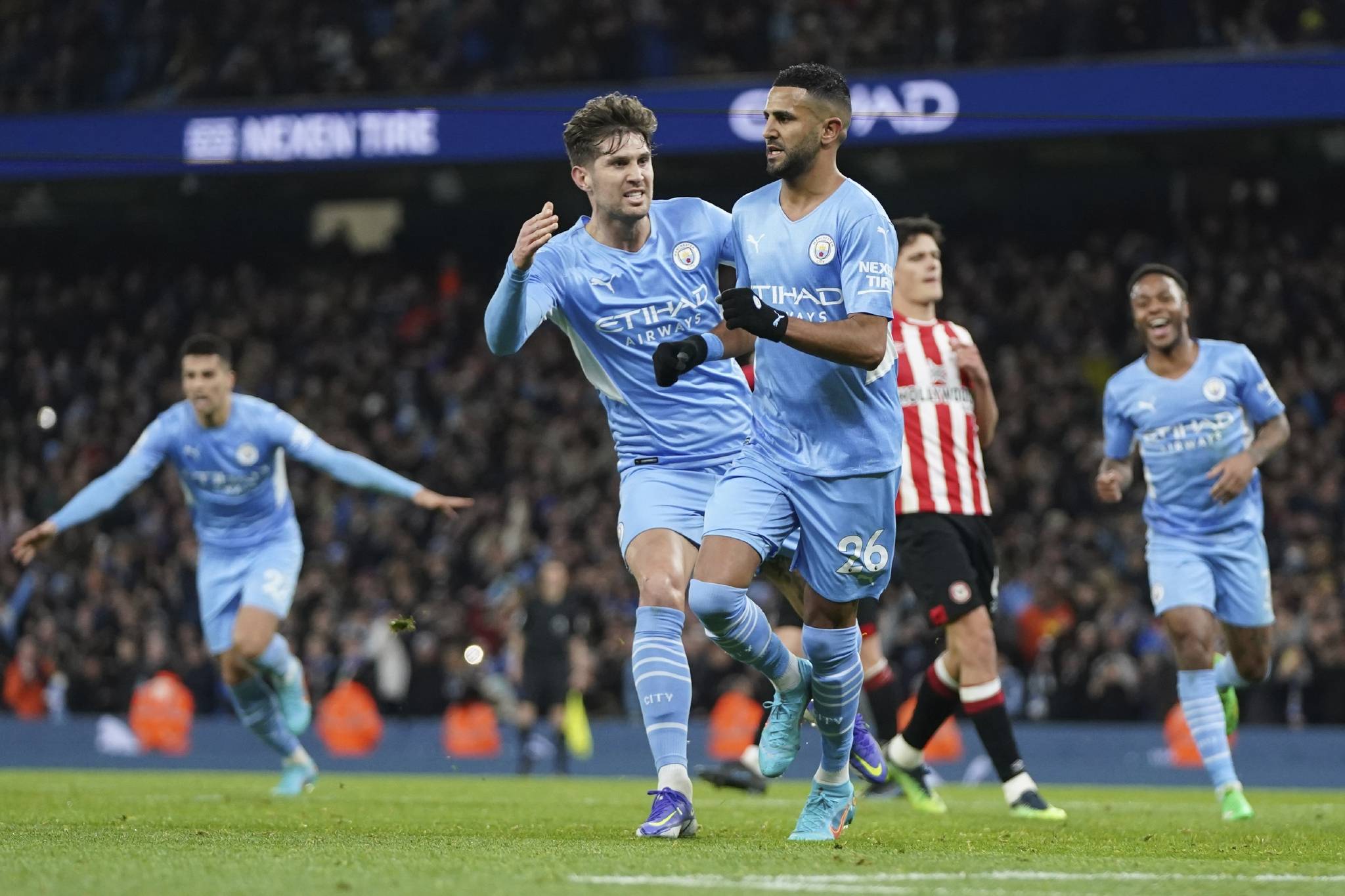 今晚欧联焦点战，曼城豪取连胜，赛场秩序良好，细节决定成败(曼城豪取英超十连胜)