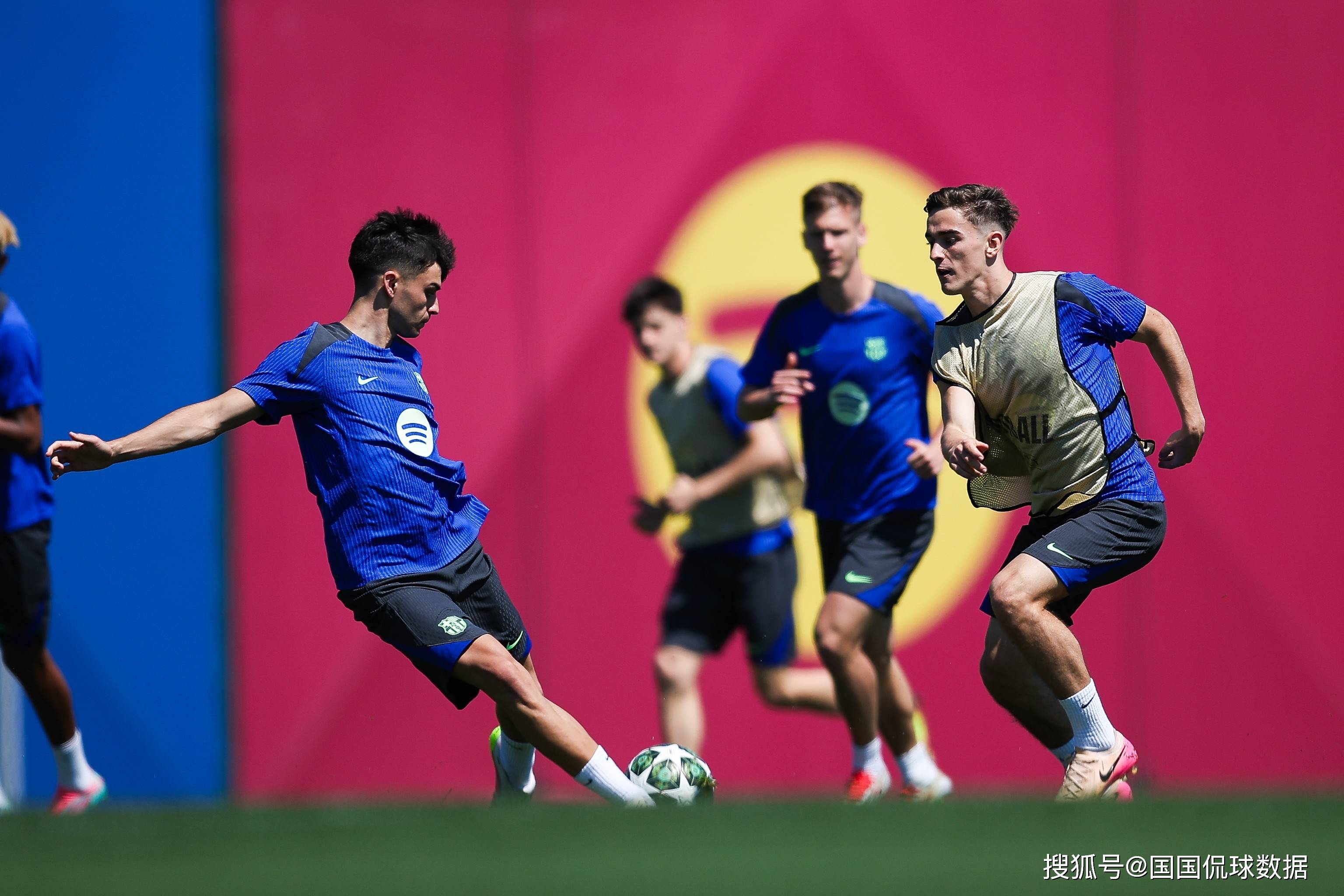 今晚欧联焦点战，曼城豪取连胜，赛场秩序良好，细节决定成败(曼城豪取英超十连胜)