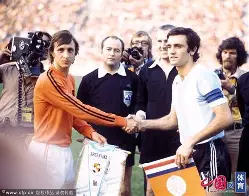 九游官网入口 -清晨足总杯焦点战，法兰克福状态回暖，信心回归，团队化学反应显著的简单介绍